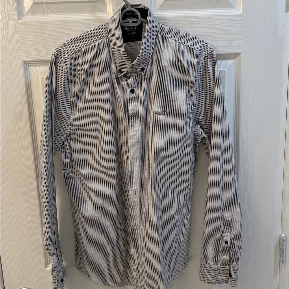 Hollister Men's Black and White Checkered Button-Down Shirt
